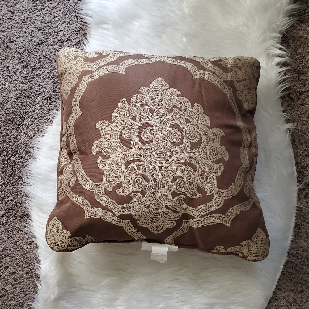 A beautiful decorative reversible pillow!